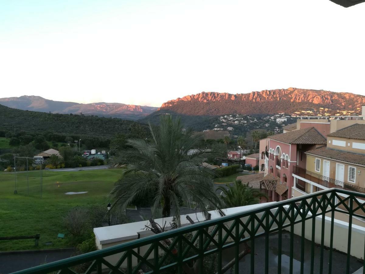 Cap Esterel Appartement Climatise Dans Le Centre Du Village Vacances Drammont Екстериор снимка