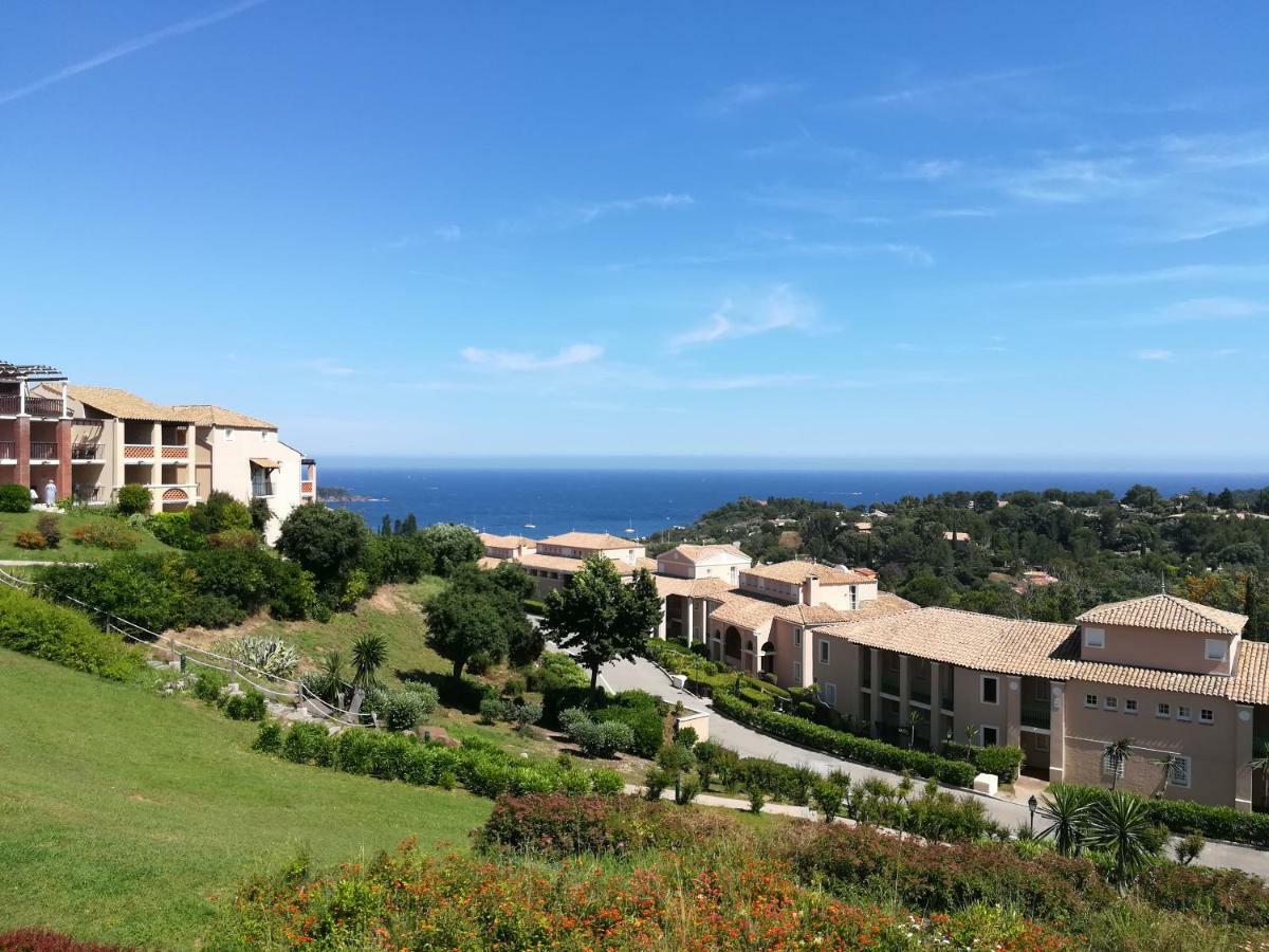 Cap Esterel Appartement Climatise Dans Le Centre Du Village Vacances Drammont Екстериор снимка