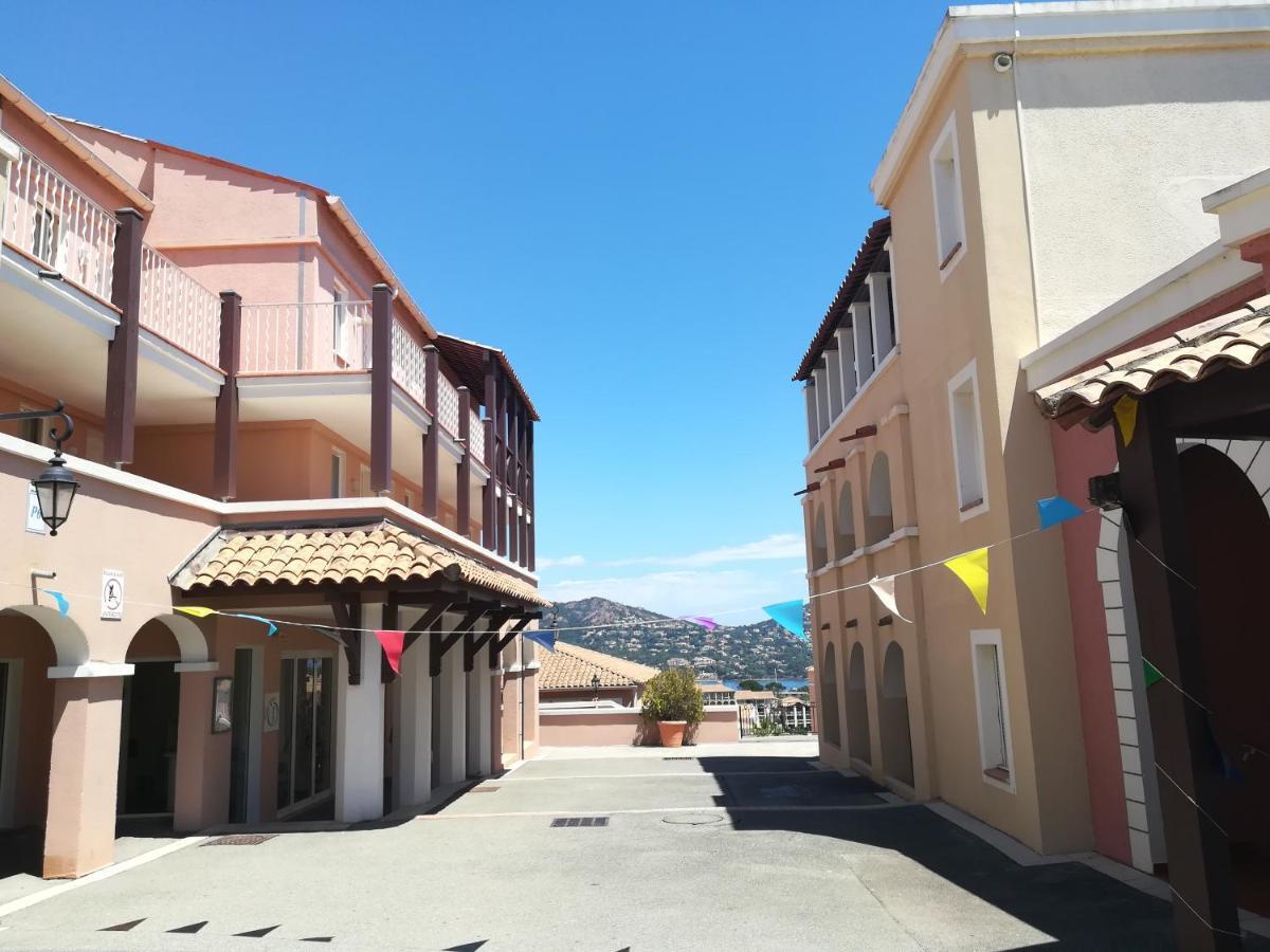Cap Esterel Appartement Climatise Dans Le Centre Du Village Vacances Drammont Екстериор снимка